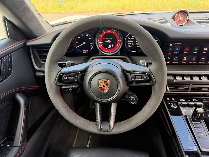 Porsche 911 (2023) Carrera 4 GTS - fotka 16 z 24