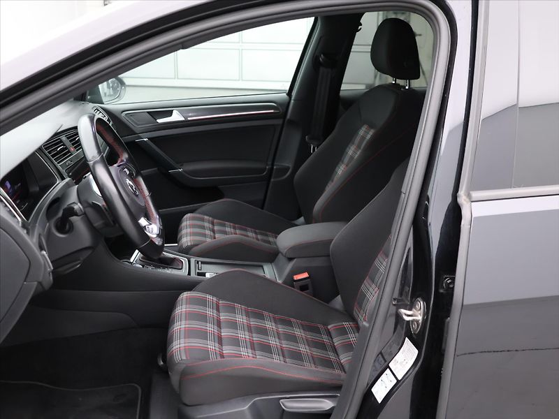 Volkswagen Golf 2,0 TSI GTI 180kW Performance - fotka 10 z 28