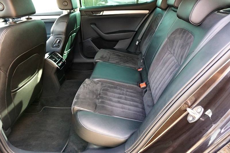 Škoda Superb (2016) STYLE PLUS 2,0 TDI 110 kW - fotka 25 z 53