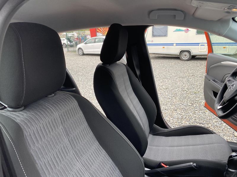 Opel Corsa 1.2i 75PS EDITION 70000KM NAVI - fotka 122 z 153