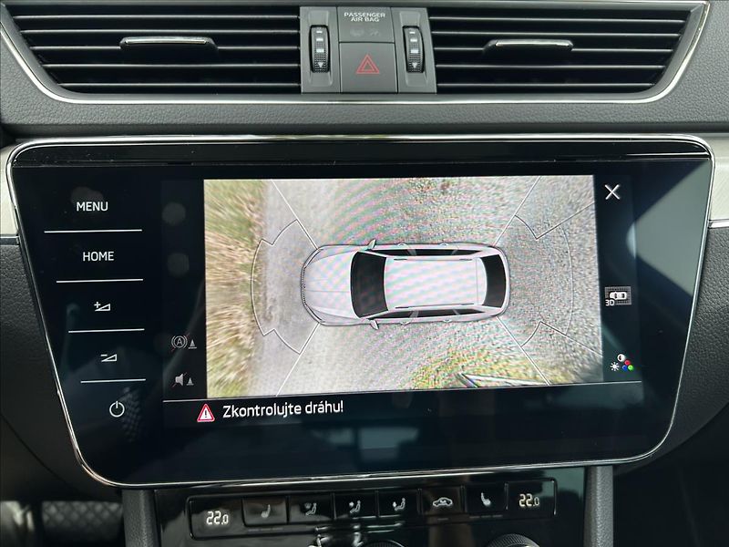Škoda Superb 2,0 TDi DPH  360° Travel Asist - fotka 19 z 50