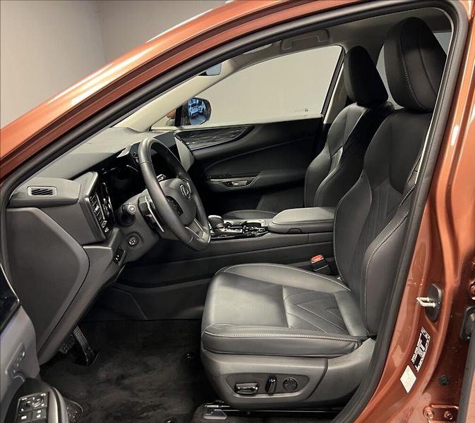 Lexus NX 450h plus 450H+ 2,5 PHEV PRESTIGE - fotka 6 z 18