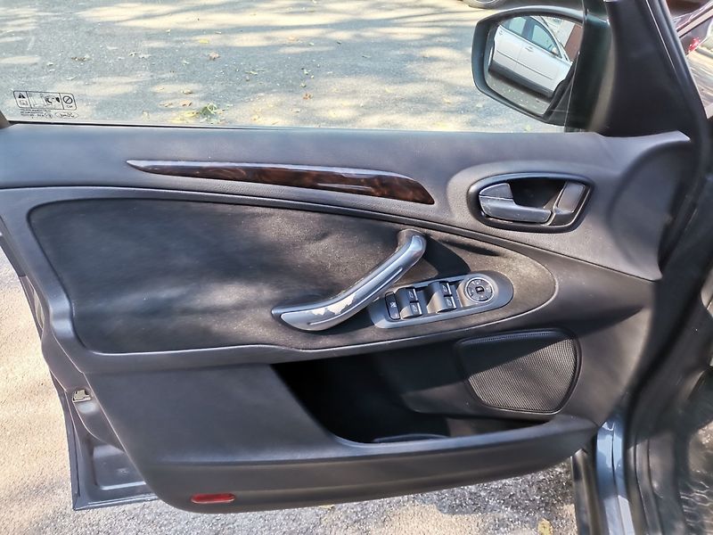 Ford Galaxy (2009) 2.0TDCi 103kw GHIA Panor. ČR - fotka 8 z 30