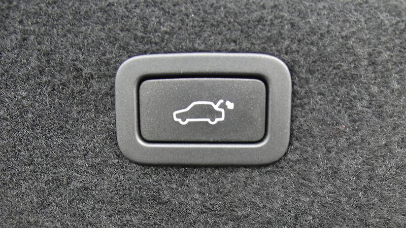 Jaguar XF 20d AWD Prestige - fotka 21 z 23