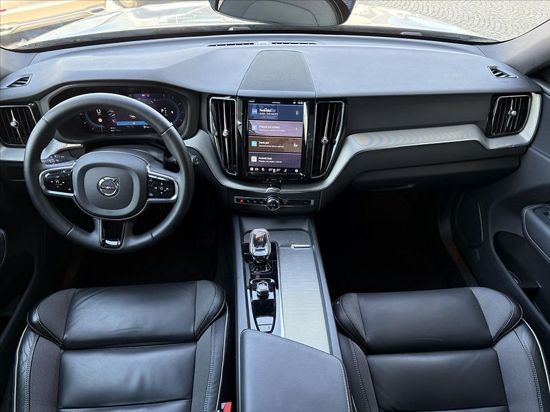 Volvo XC60 2,0   B4 AWD Dark PLUS - fotka 23 z 32