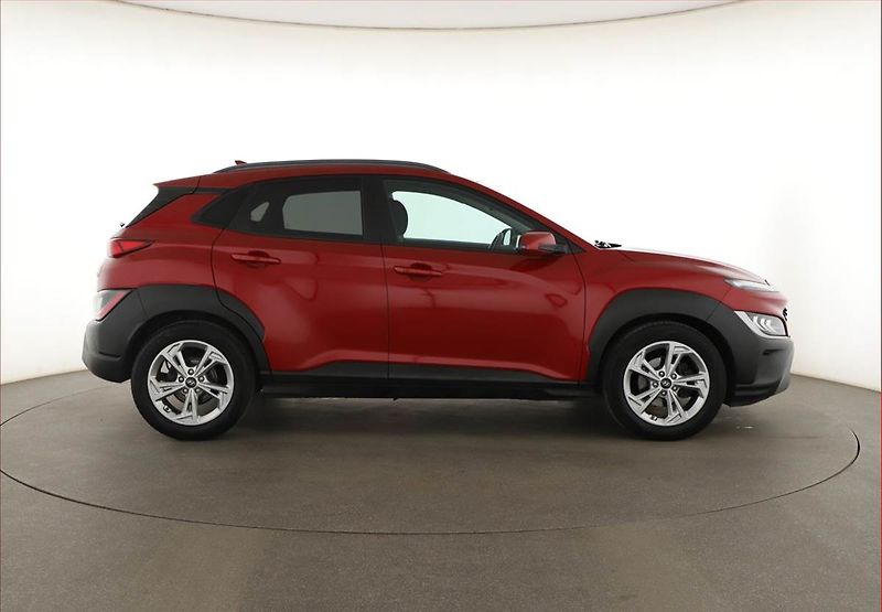 Hyundai Kona (2021) Smart 1.0 T-GDI, ČR,1.maj - fotka 6 z 20