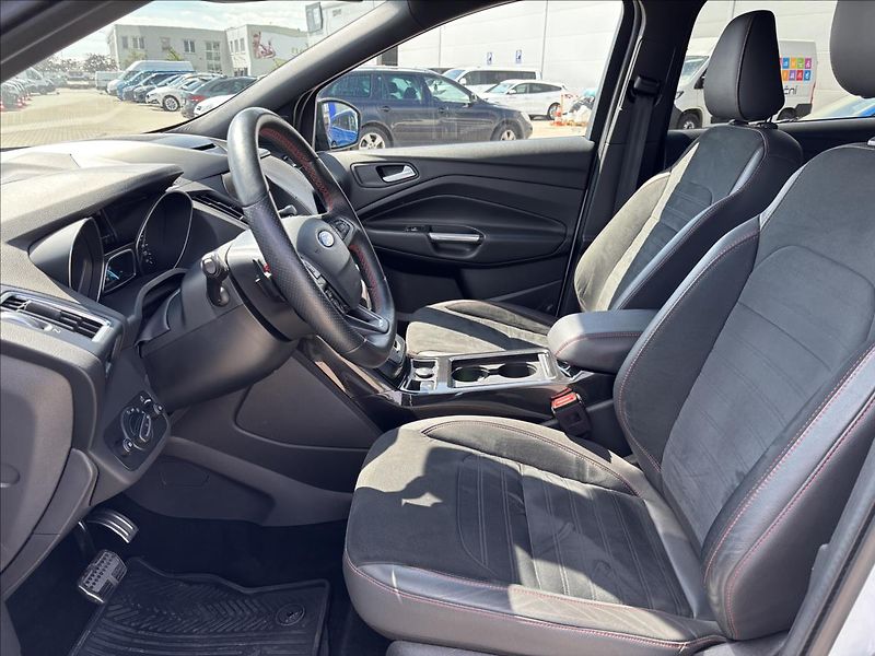 Ford Kuga 2,0 EcoBoost 170 kW ST-Line - fotka 21 z 44