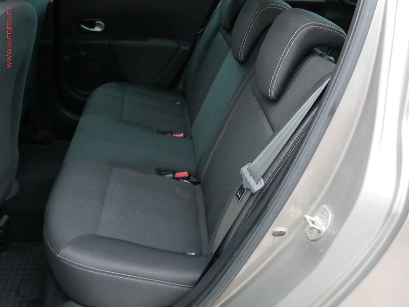 Renault Clio (2012) 1.2 16V, ČR, AC, tempo - fotka 10 z 15