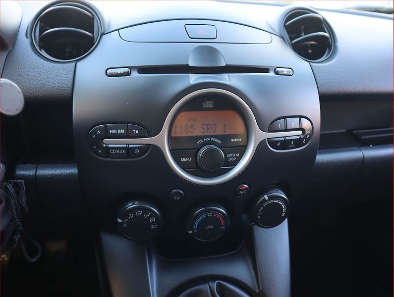 Mazda 2 (2008) 1.5 i, Tempomat, Park. senzory - fotka 12 z 15
