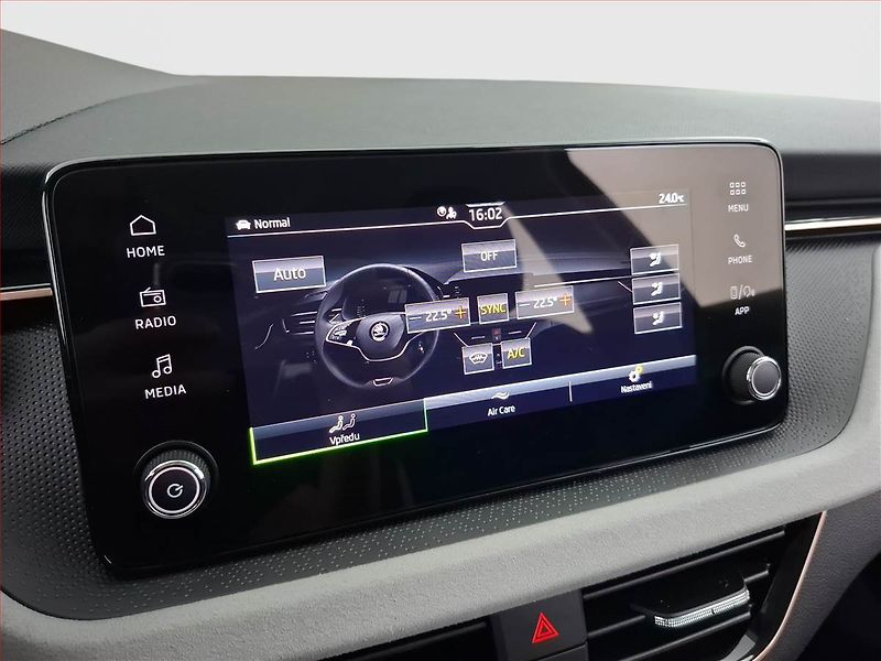 Škoda Kamiq (2025) 1.0 TSI - fotka 17 z 22