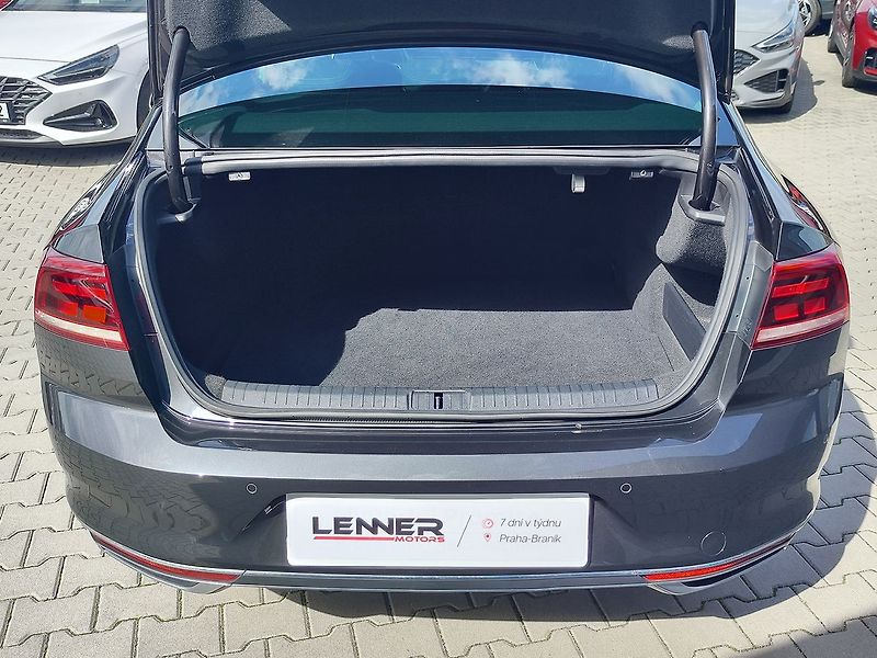 Volkswagen Passat 2.0 TDI/110kW Elegance DSG - fotka 9 z 37