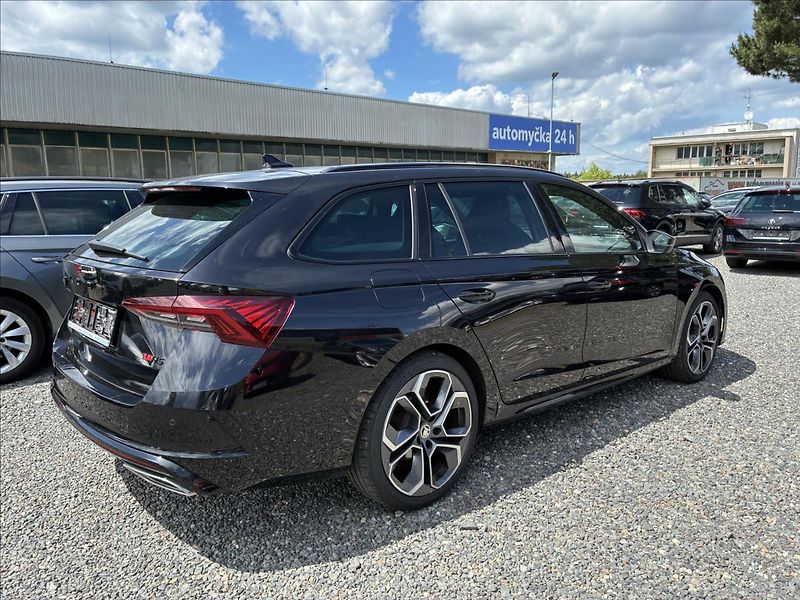 Škoda Octavia 2,0 RS,4x4,PANO,TAŽNÉ,WEBASTO - fotka 6 z 39