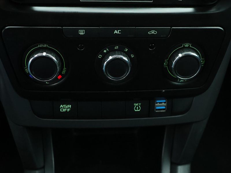 Škoda Yeti 1,2 TSI 77kW Klima Tažné 1.Maj - fotka 18 z 26