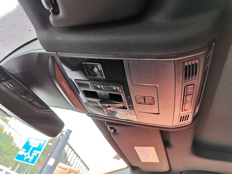 Volkswagen T-Roc (2025) 2.0TSi 221kw R DSG 4x4 - fotka 24 z 40