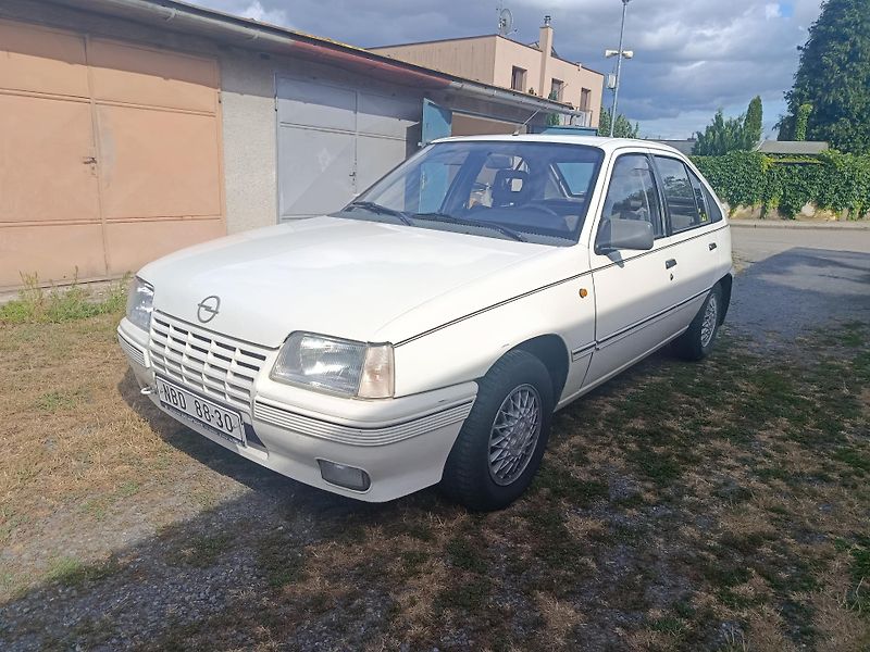 Opel Kadett (1987) 1.6 D - fotka 3 z 15