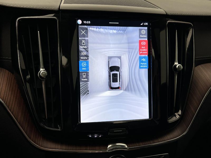 Volvo XC60 B5 AWD ULTIMATE DARK AUT  - fotka 31 z 47