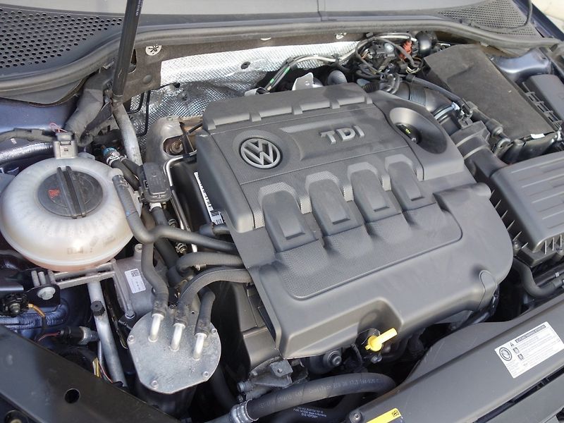 Volkswagen Passat (2015) 2.0TDI 110kW DSG HIGHLINE - fotka 40 z 49