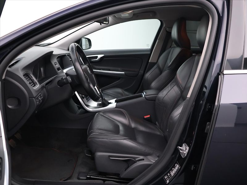 Volvo V60 2,0 D2 Ocean Race Navi Kůže - fotka 11 z 31