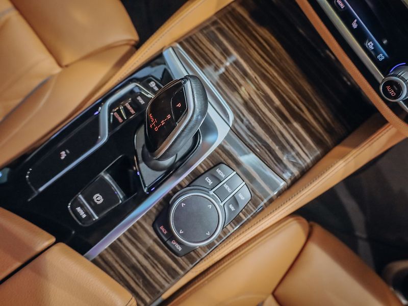 BMW Řada 5 530d xDrive 210 kW - fotka 22 z 28