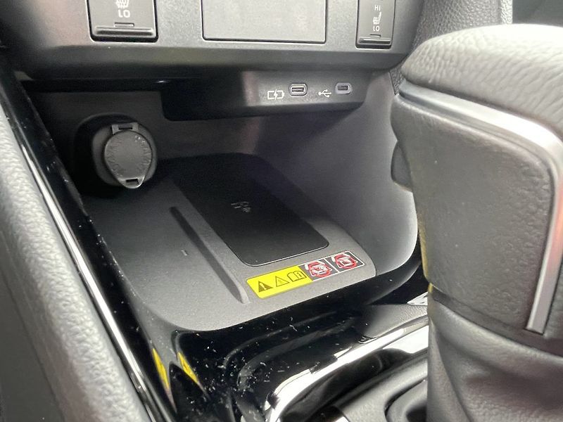 Toyota Yaris 1.5 Hybrid Style ODBĚR IHNED - fotka 18 z 27