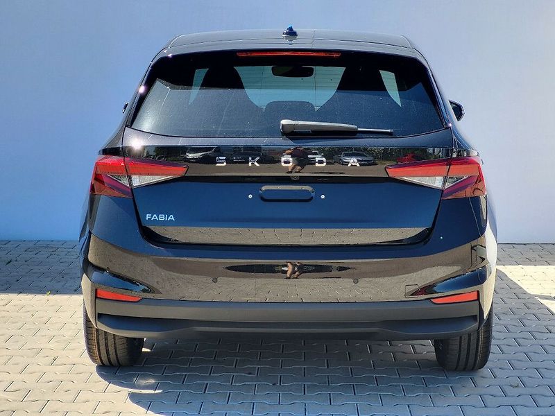 Škoda Fabia Dynamic 1,0TSI 85kW - fotka 5 z 25
