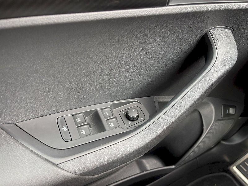 Škoda Karoq (2025) Sportline 2.0 TDI 110kW 4x4 DS - fotka 23 z 35