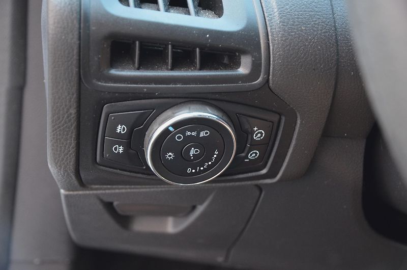 Ford Focus (2011) 1.6i 92kW / 2x kola / TAŽNÉ - fotka 19 z 28