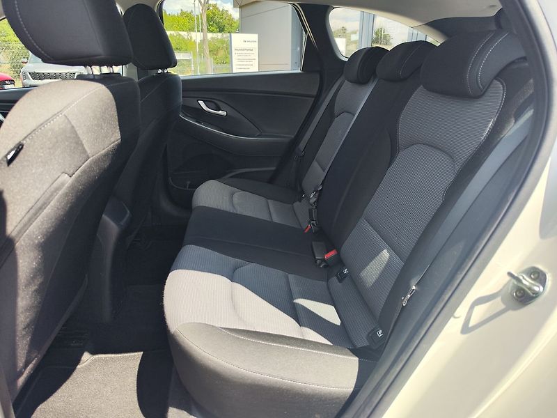 Hyundai i30 1.0 T-GDI/88kW Trikolor komfor - fotka 10 z 28