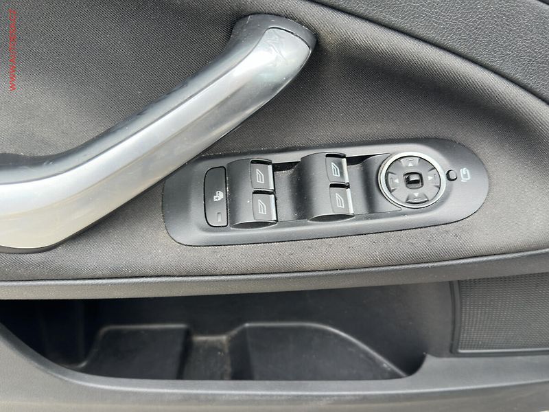 Ford Mondeo (2013) 2.0 TDCI, AC, navi - fotka 11 z 18