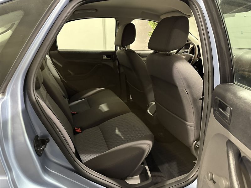 Ford Focus 1,6   i KLIMA STK 02/28 ALU - fotka 15 z 17