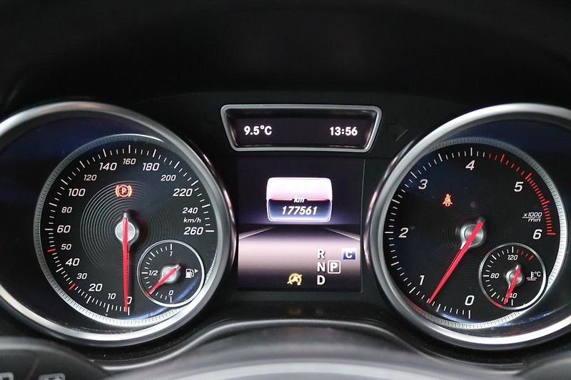 Mercedes-Benz GLS 350D 4MATIC AMG PAKET 190kW - fotka 27 z 50