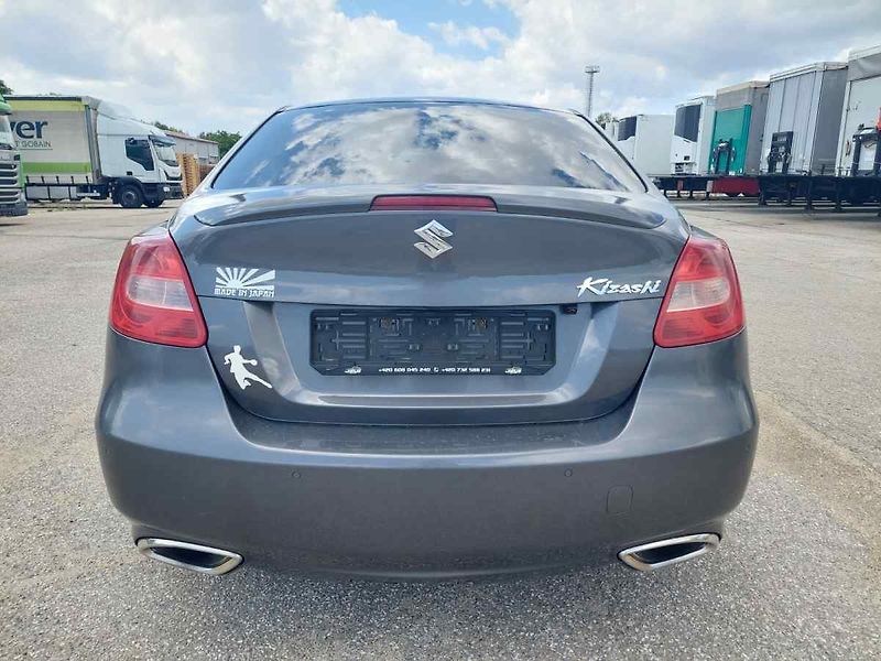 Suzuki Kizashi 2.4 4WD - fotka 8 z 59