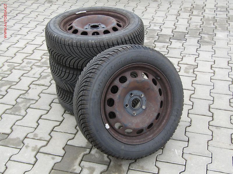 Volkswagen Passat (2011) 1.4 TSi, AC, výhřev sed - fotka 19 z 20