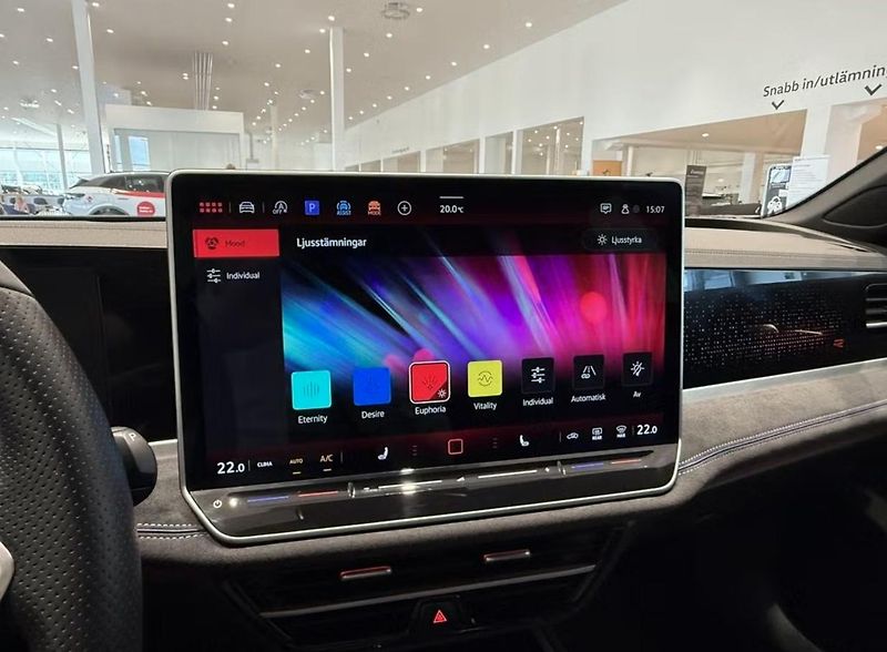 Volkswagen Passat Variant 2.0 TDI 4M R-Line Masáž HuD - fotka 22 z 22