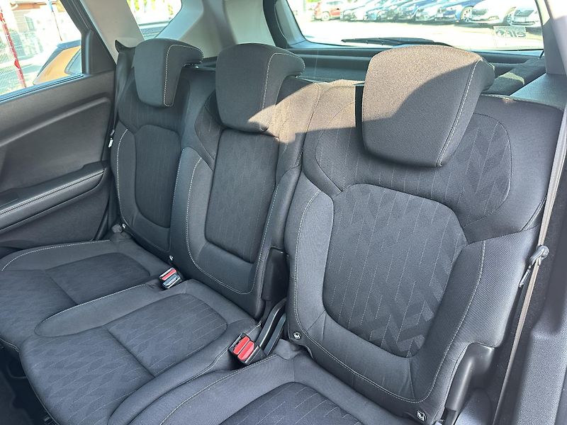 Renault Scénic (2019) 1.3 TCe 103 Kw - fotka 12 z 31