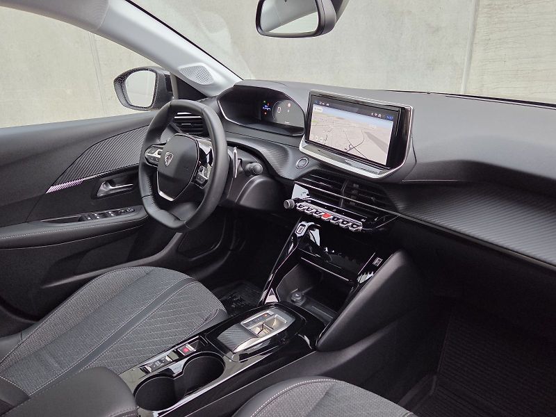 Peugeot 208 (2025) ALLURE Hybrid 100 e-DCS6 - fotka 12 z 15