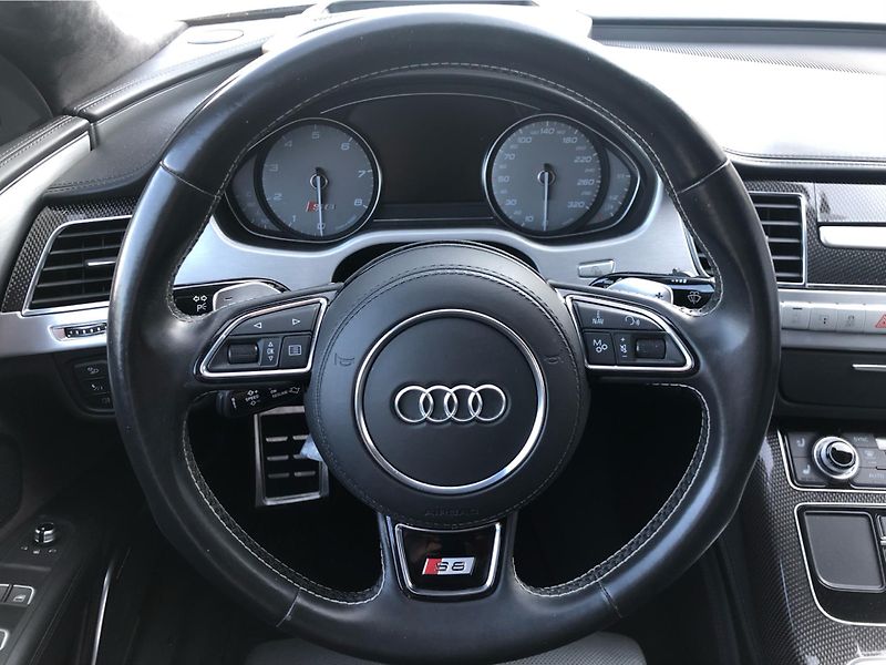 Audi S8 PLUS 4.0 TFSI QUATTRO - fotka 17 z 28
