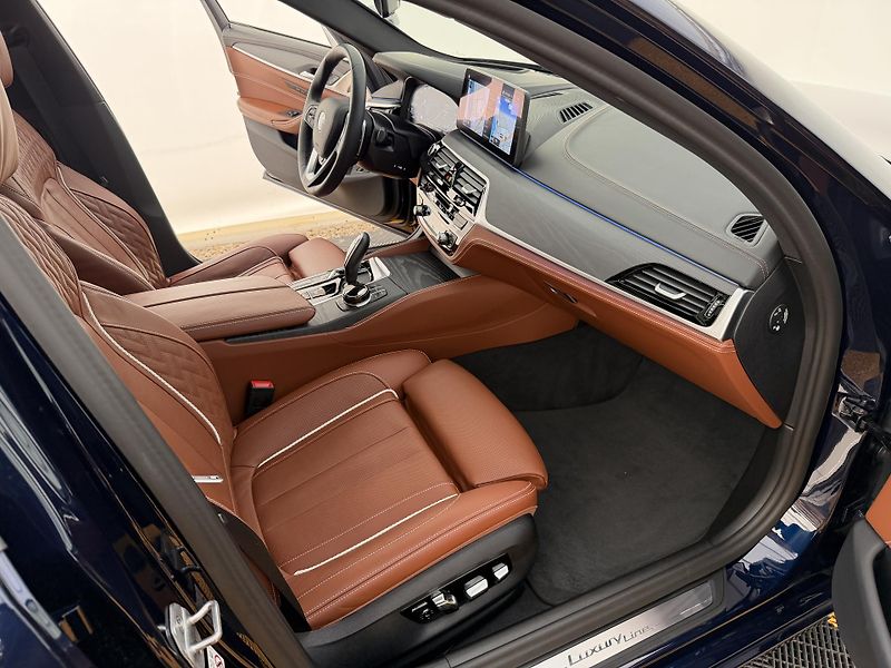 BMW Řada 5 530e*4x4*DPH*Top Výbava* - fotka 21 z 42