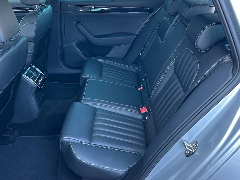 Škoda Superb (2021) kombi 2.0 TDI 7DSG 4x4 Laurin - fotka 35 z 35