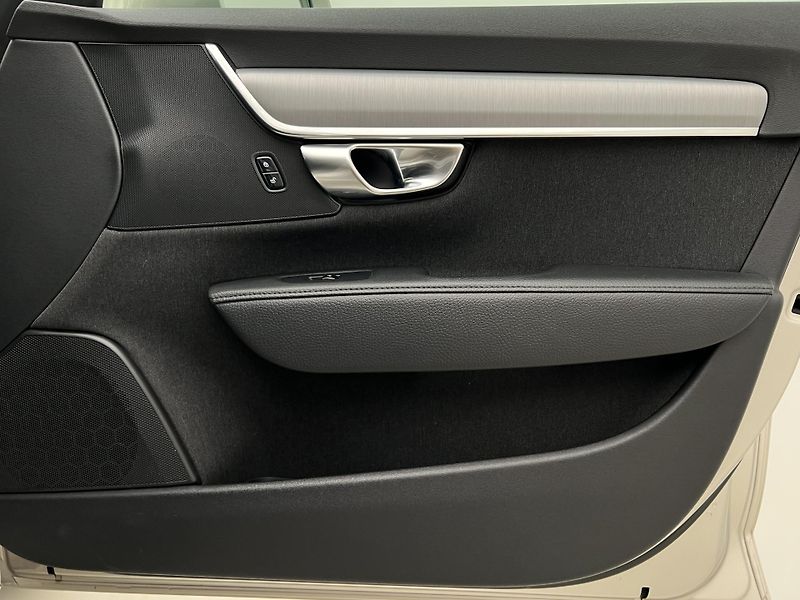 Volvo S90 D4 AWD MOMENTUM AUT - fotka 44 z 44