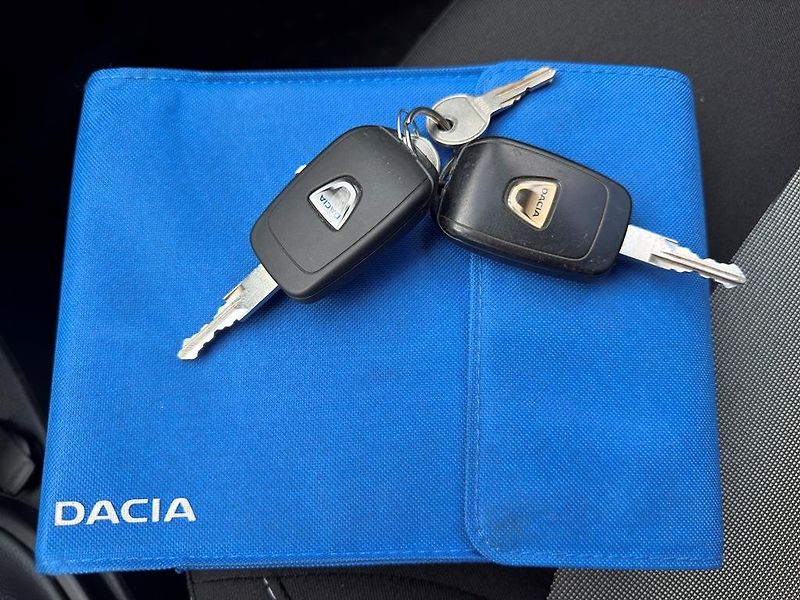 Dacia Duster 1.2 TCe 92 kW, 4x4 serviska - fotka 15 z 15