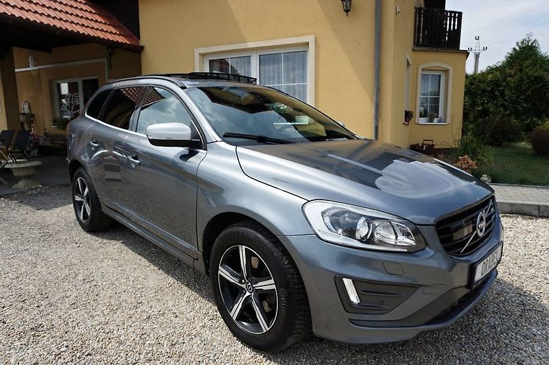 Volvo XC60 (2017) R-DESING 2,4 D4 140 kW - fotka 53 z 57