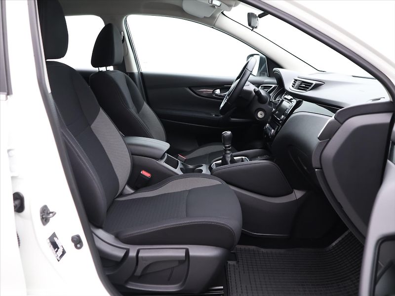 Nissan Qashqai 1,3 DiG-T Acenta CZ 1.Maj - fotka 12 z 37