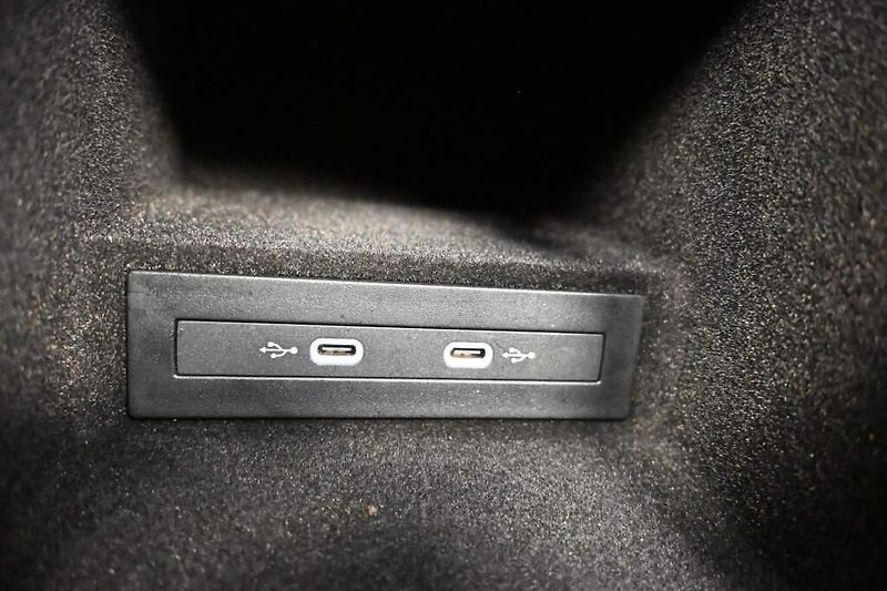 Volkswagen Passat (2023) 2.0 ELEGANCE LED MATRIX DSG AC - fotka 24 z 32
