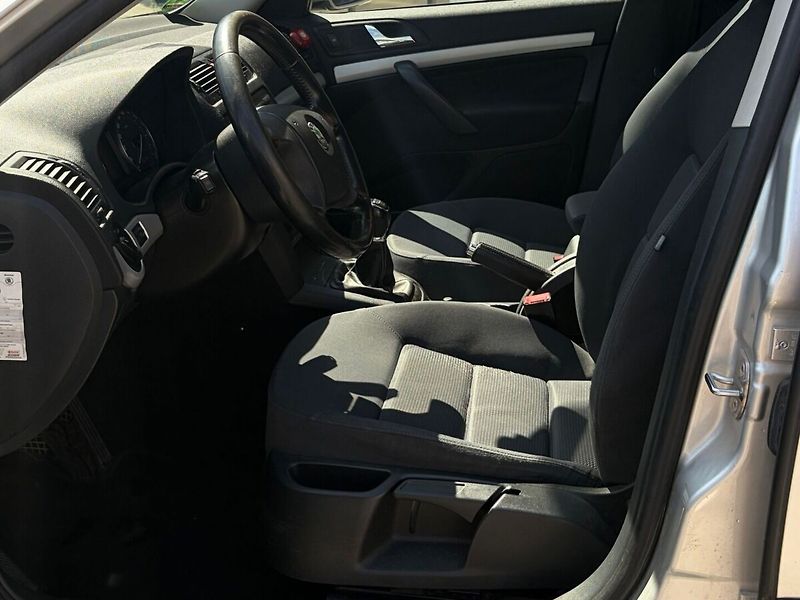 Škoda Octavia 1.6 Combi - fotka 6 z 14