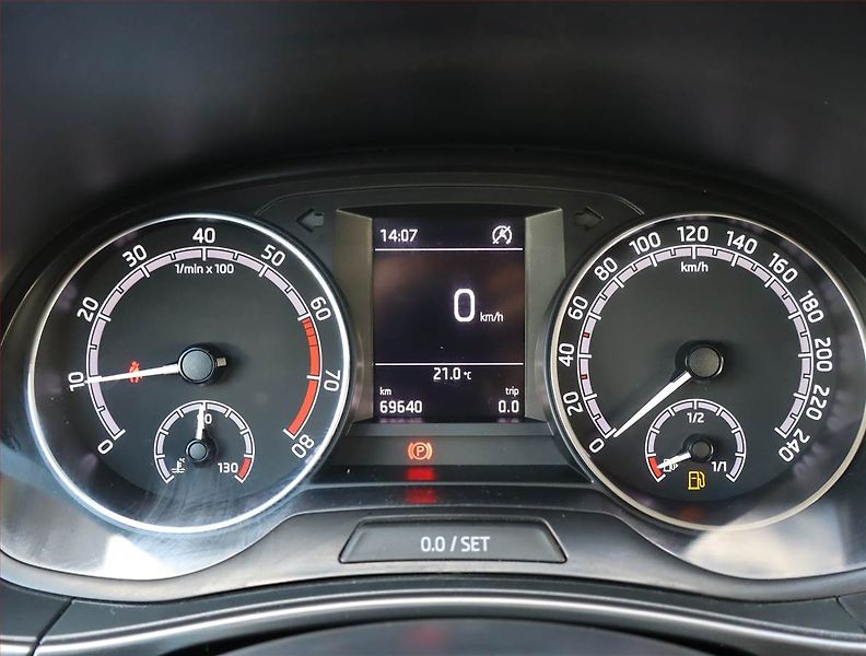 Škoda Fabia (2019) Ambition 1.0 TSI, Tempomat - fotka 11 z 22