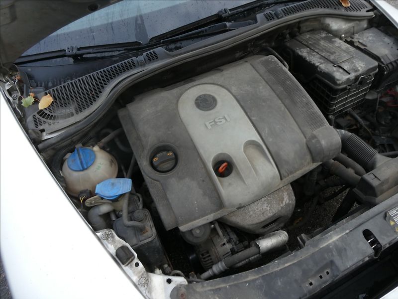 Škoda Octavia 1,6 FSi 85kW závěs, 2x kola - fotka 24 z 25