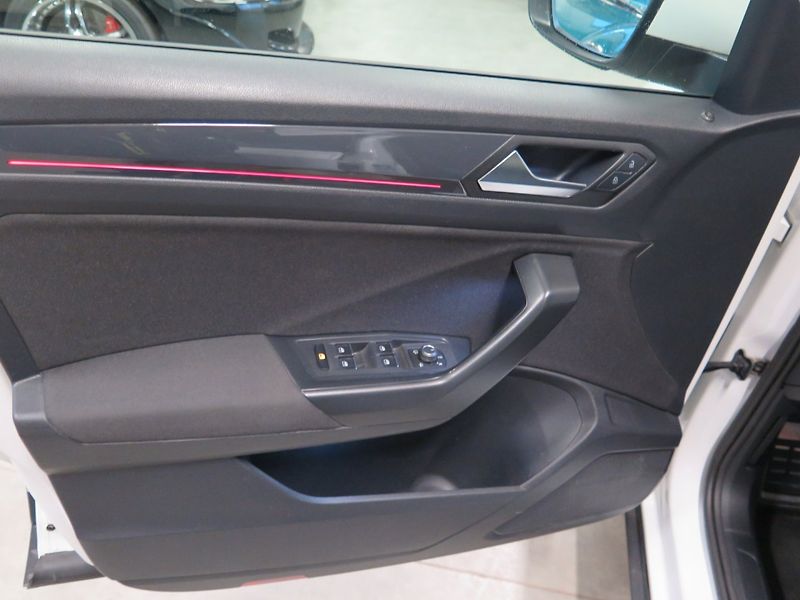 Volkswagen T-Roc (2020) 1.5TSI,klima,výhřev,2xkola - fotka 18 z 30