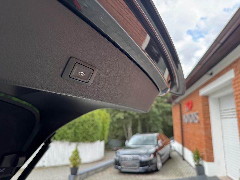 Audi e-tron E-TRON-300KW-SPORTBACK-R21 - fotka 32 z 34