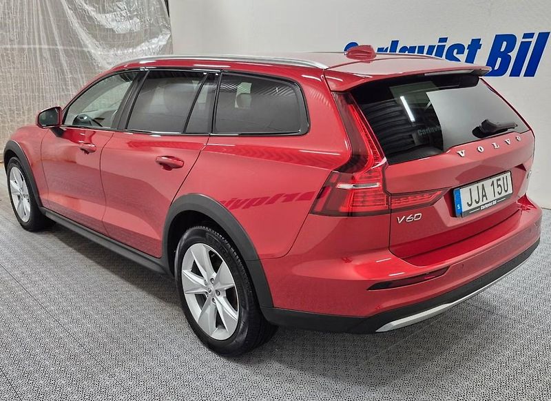 Volvo V60 Cross Country B4 AWD Core Kam. - fotka 3 z 9